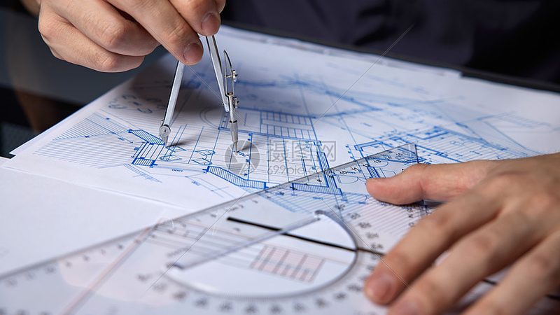 建筑工程施工电梯价格之谜：揭秘影响价格的关键因素**